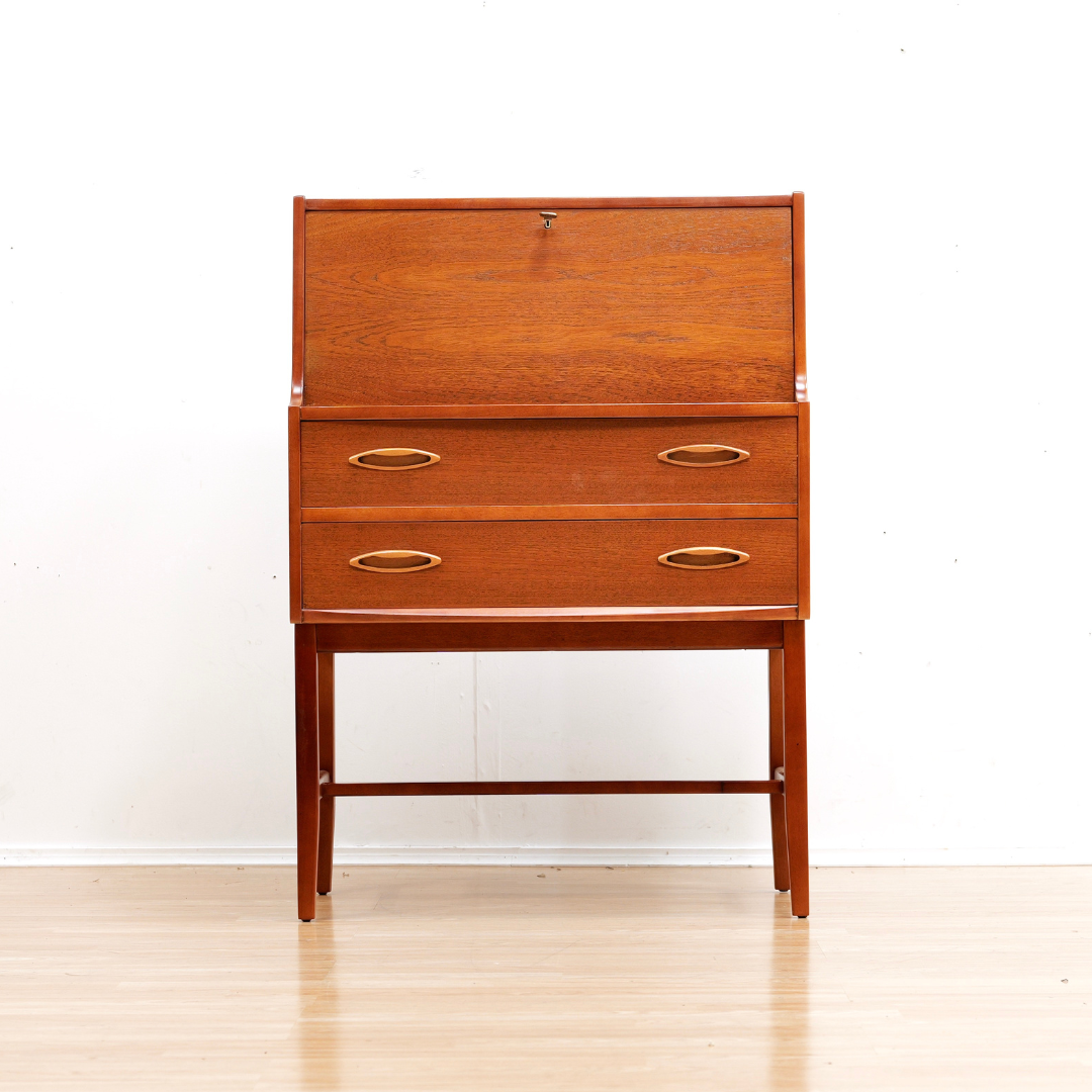 MID CENTURY TEAK DANISH DESK BUREAU BY JENTIQUE FURNITURE