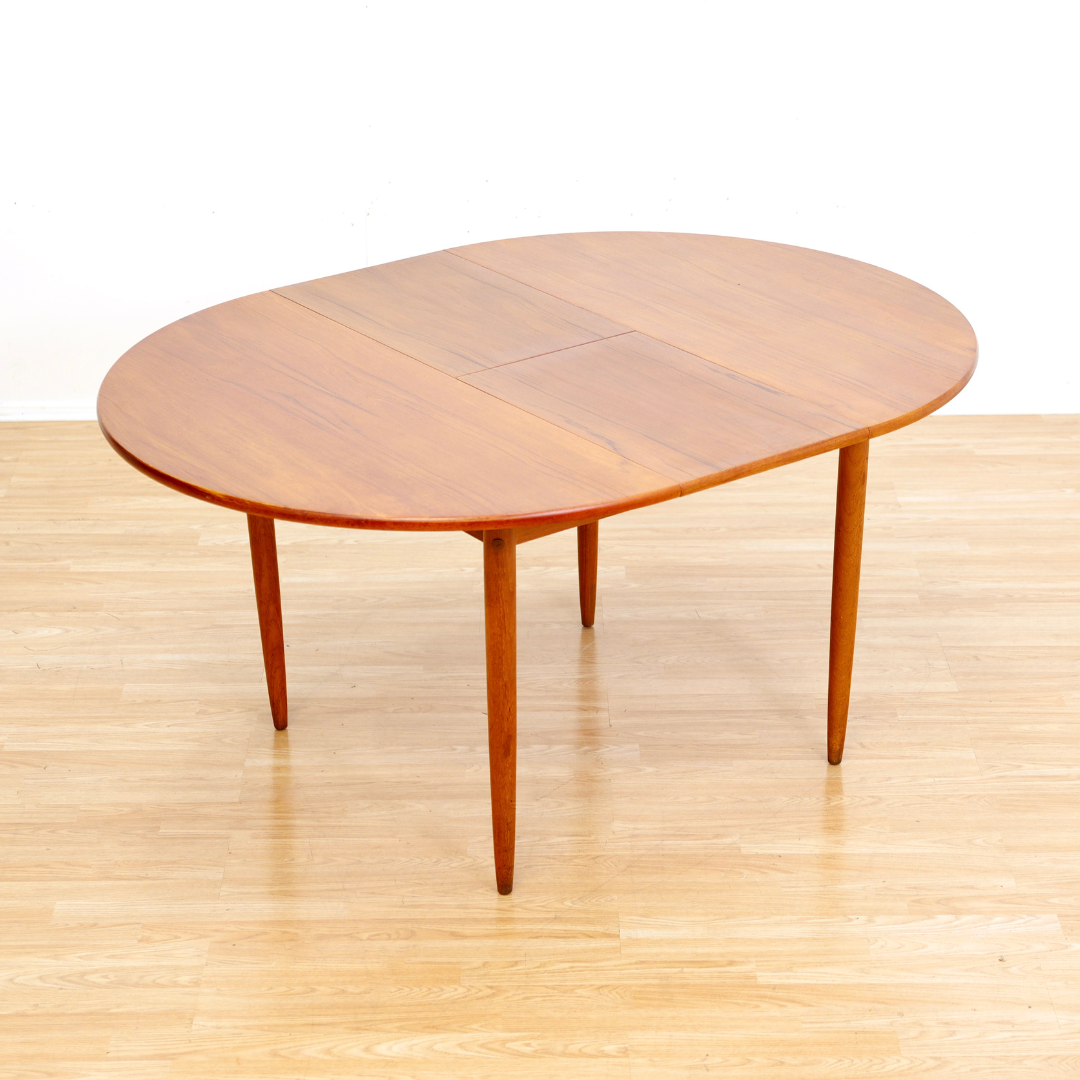 MID CENTURY ROUND TEAK EXTENDING DINING TABLE