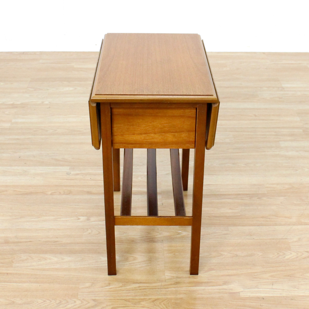 MID CENTURY TEAK SIDE TABLE WITH DRAWER