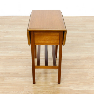 MID CENTURY TEAK SIDE TABLE WITH DRAWER
