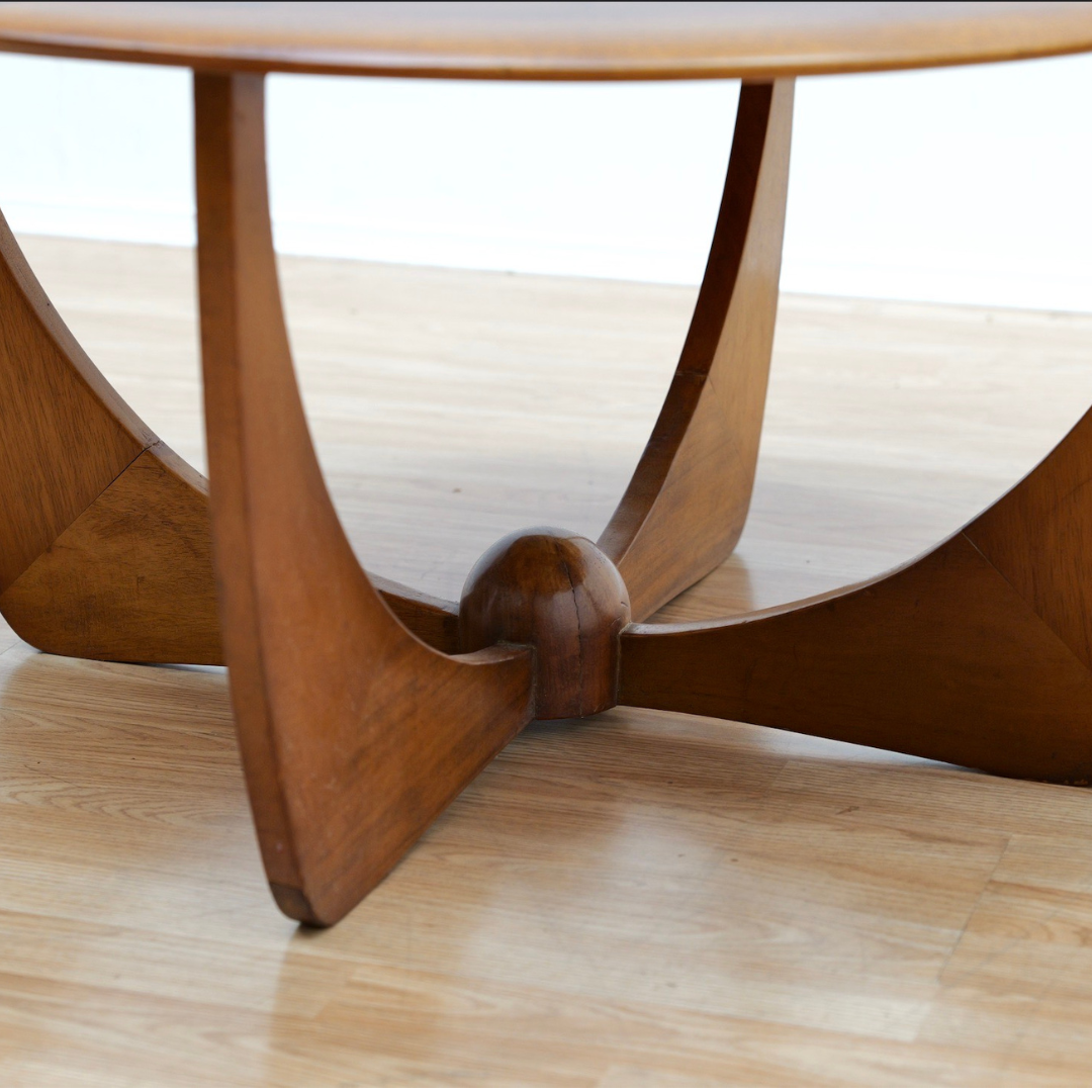 MID CENTURY TEAK ROUND COFFEE TABLE