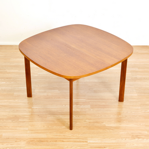 MID CENTURY EXTENDING TEAK DINING TABLE BY G PLAN