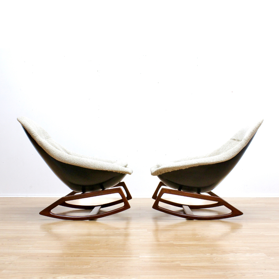 PAIR OF 1960S GEMINI ROCKING POD CHAIRS BY WALTER S. CHENERY FOR LURASHELL