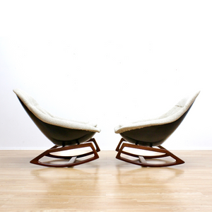 PAIR OF 1960S GEMINI ROCKING POD CHAIRS BY WALTER S. CHENERY FOR LURASHELL