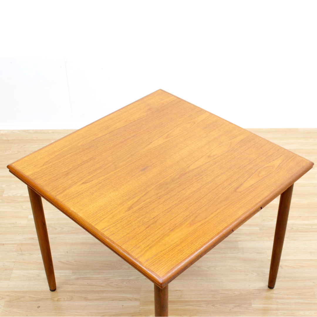 MID CENTURY DANISH EXTENDING DINING TABLE BY AM MOBLER