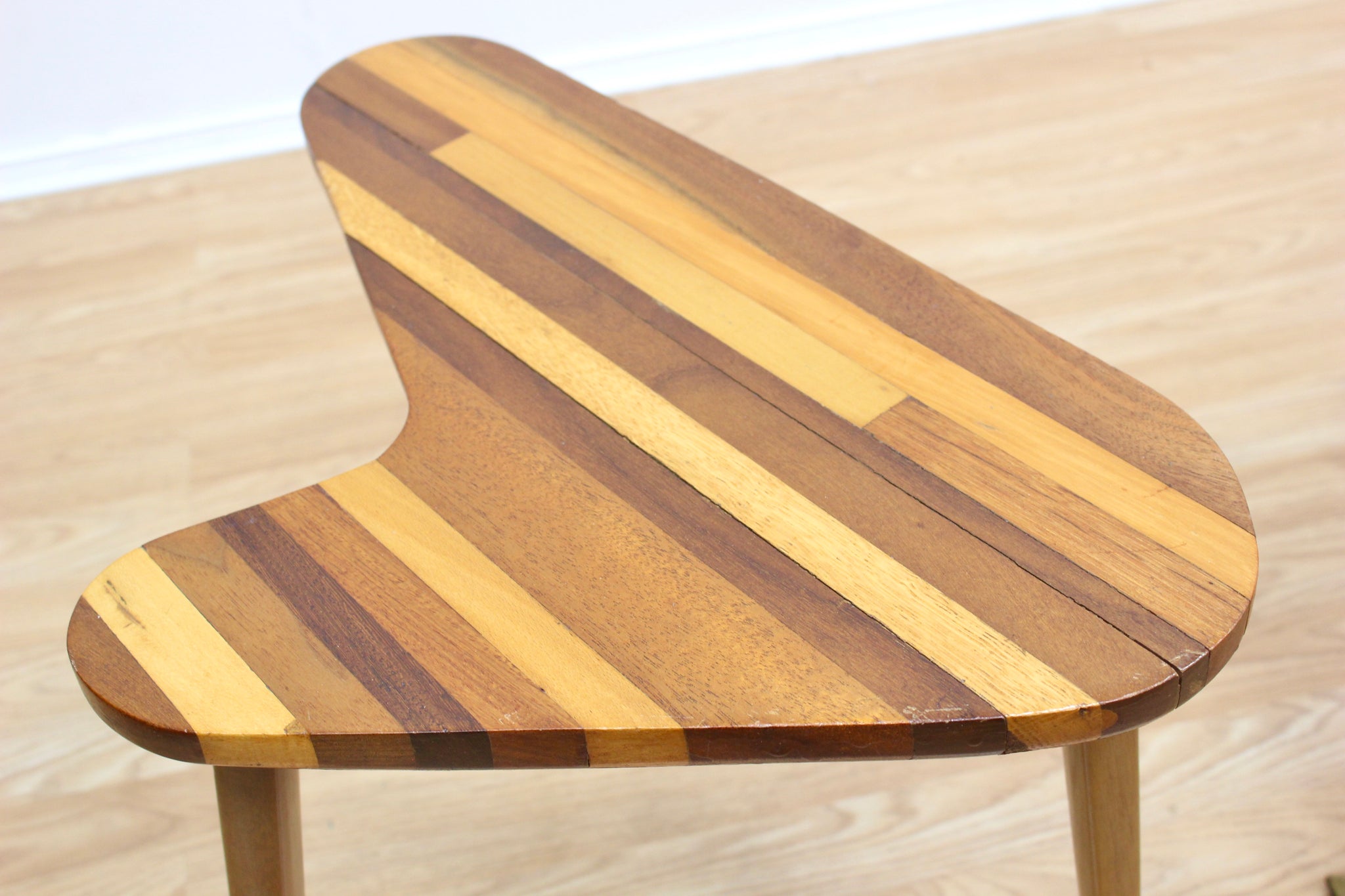PAIR OF MID CENTURY 'BOOMERANG' SIDE TABLES