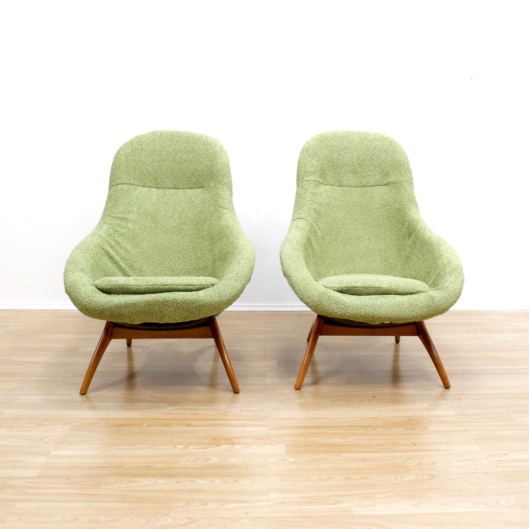 PAIR OF 1960S SPACE AGE BOUCLE LOUNGE CHAIRS BY WALTER S. CHENERY FOR LURASHELL