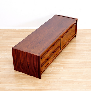 LOW 1970S DANISH MODERN ROSEWOOD CREDENZA BY FAARUP MOBELFABRIK