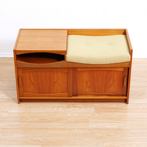 MID CENTURY ENTRYWAY BENCH IN TEAK BY CHIPPY HEATH