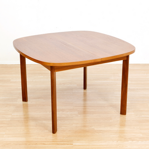 MID CENTURY EXTENDING TEAK DINING TABLE BY G PLAN