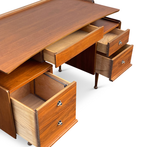 MID CENTURY WALNUT DESK BY HOOKER FURNITURE