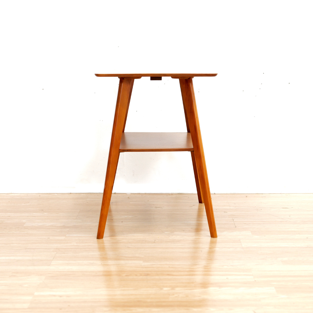 MID CENTURY LIGHT OAK SIDE TABLE