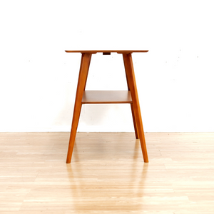 MID CENTURY LIGHT OAK SIDE TABLE