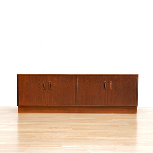 MID CENTURY LOW TEAK CREDENZA MEDIA UNIT BY G PLAN