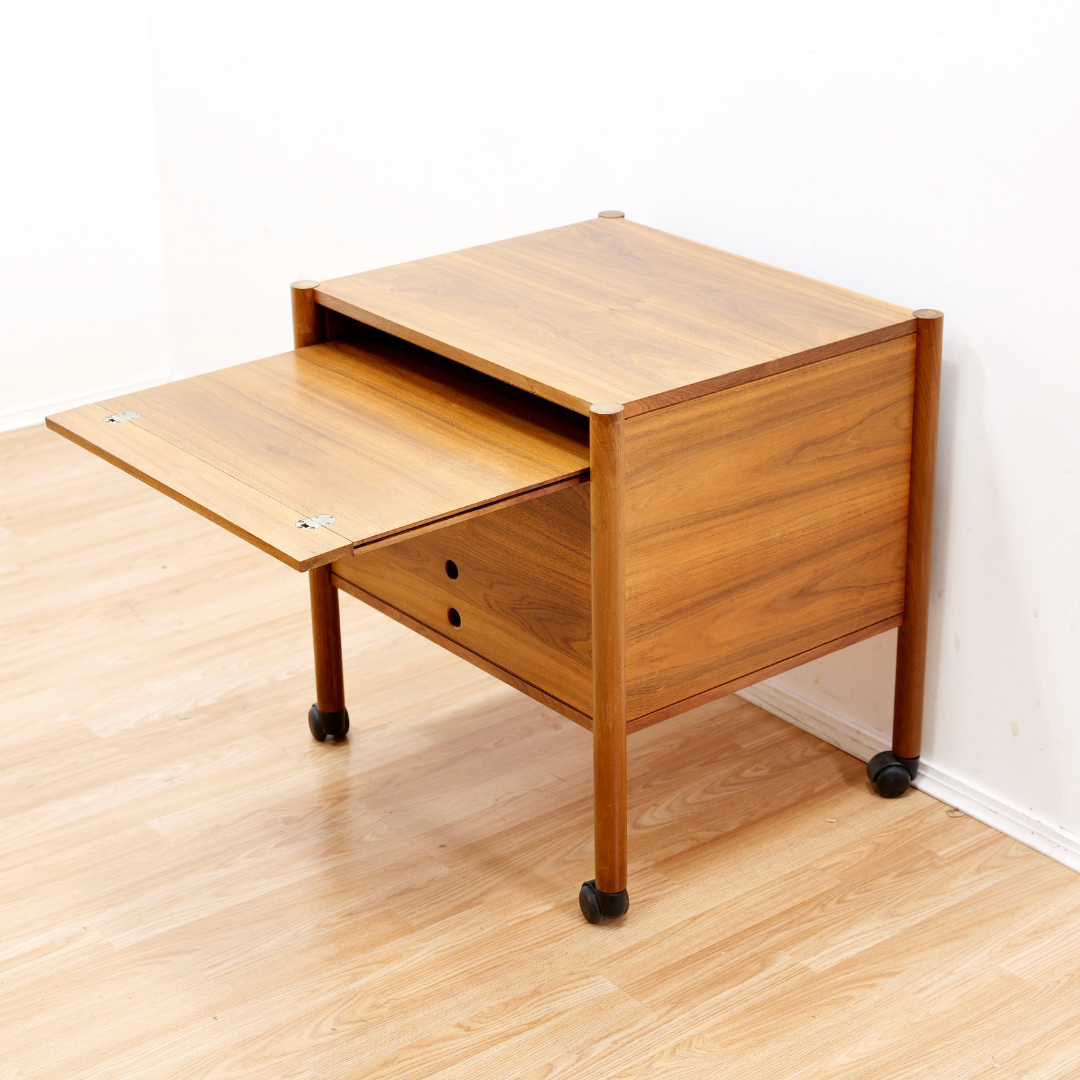DANISH MODERN LIVING ROOM END TABLE IN WALNUT