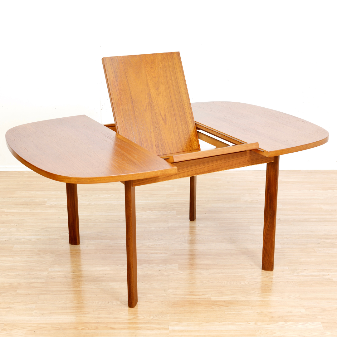 MID CENTURY EXTENDING TEAK DINING TABLE BY G PLAN