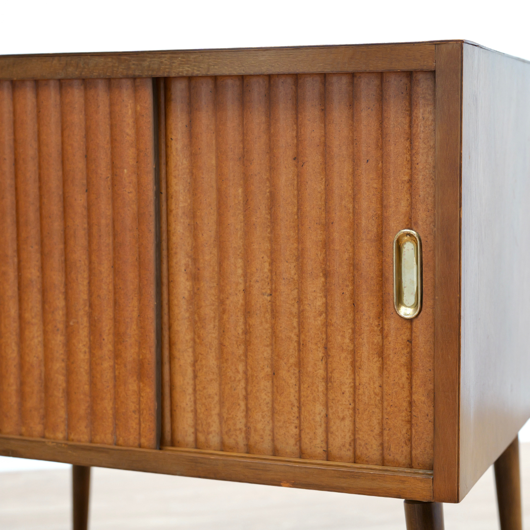 MID CENTURY ATOMIC VINYL RECORD STORAGE CABINET