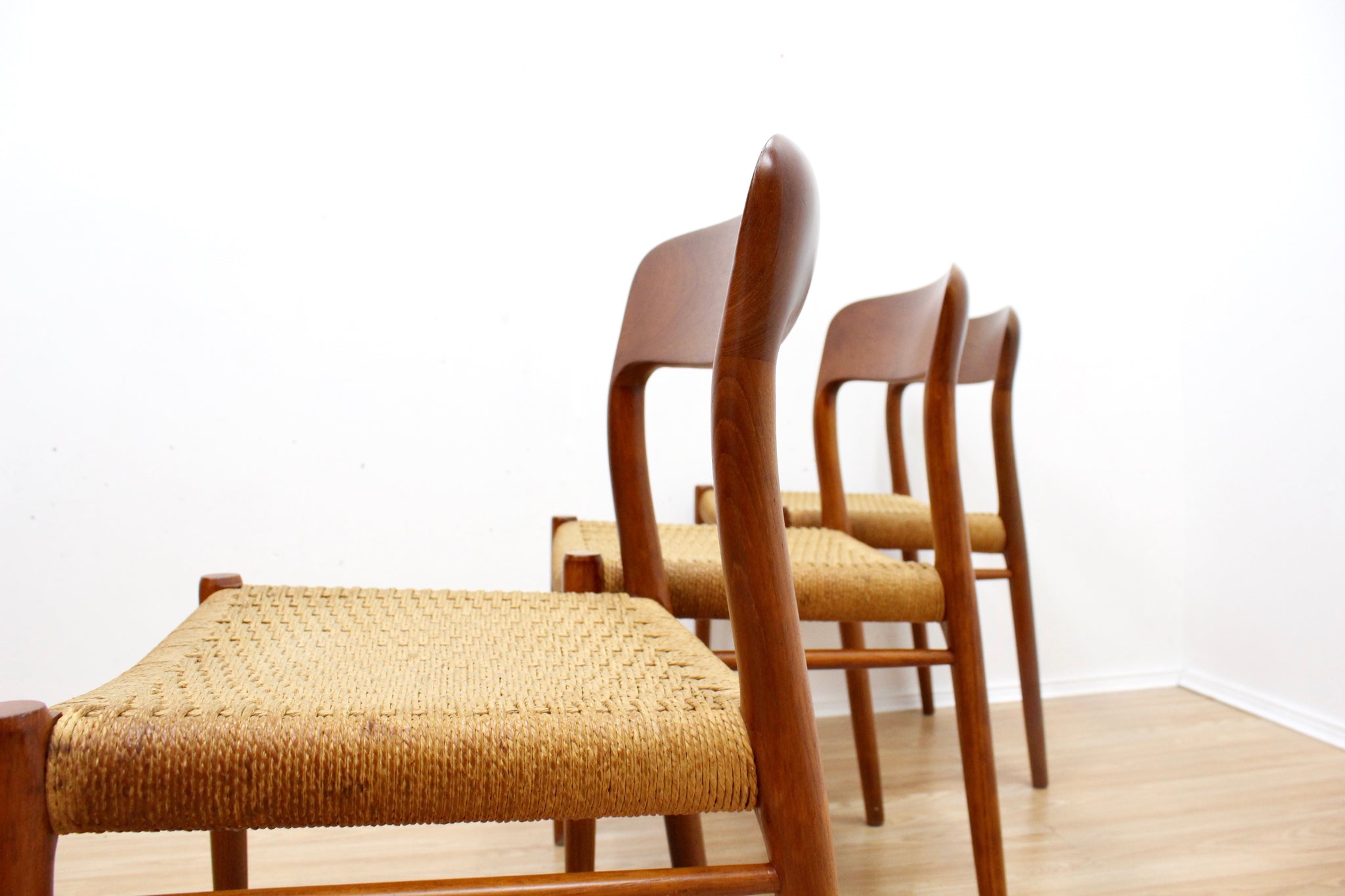 DANISH MODERN MODEL 75 DINING CHAIRS BY NIELS MOLLER