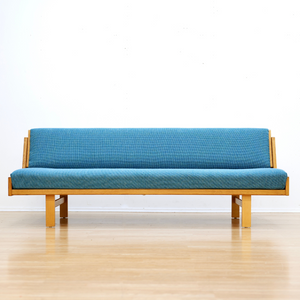 DANISH MODERN 'GE-248' DAYBED BY HANS J. WEGNER FOR GETAMA