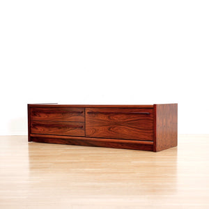 LOW 1970S DANISH MODERN ROSEWOOD CREDENZA BY FAARUP MOBELFABRIK