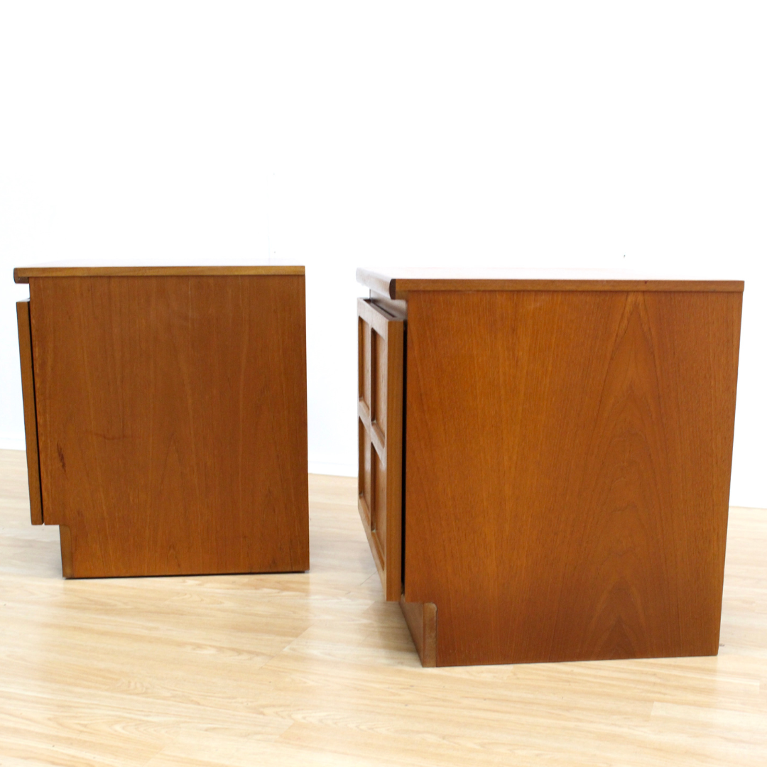 PAIR OF MID CENTURY NIGHTSTANDS BY NATHAN FURNITURE