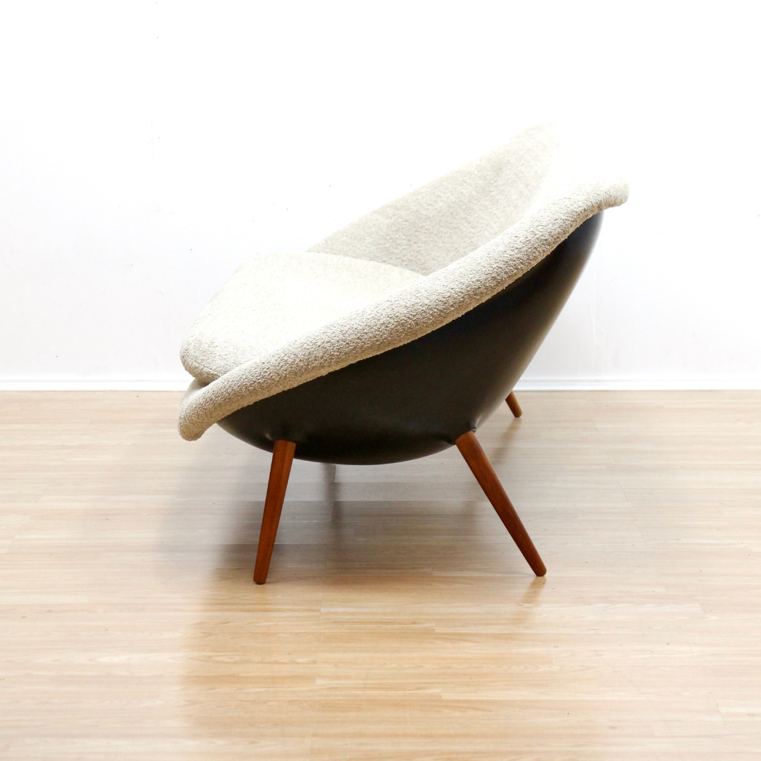 1960S POD SOFA BY WALTER S. CHENERY FOR LURASHELL IN OFF-WHITE BOUCLE