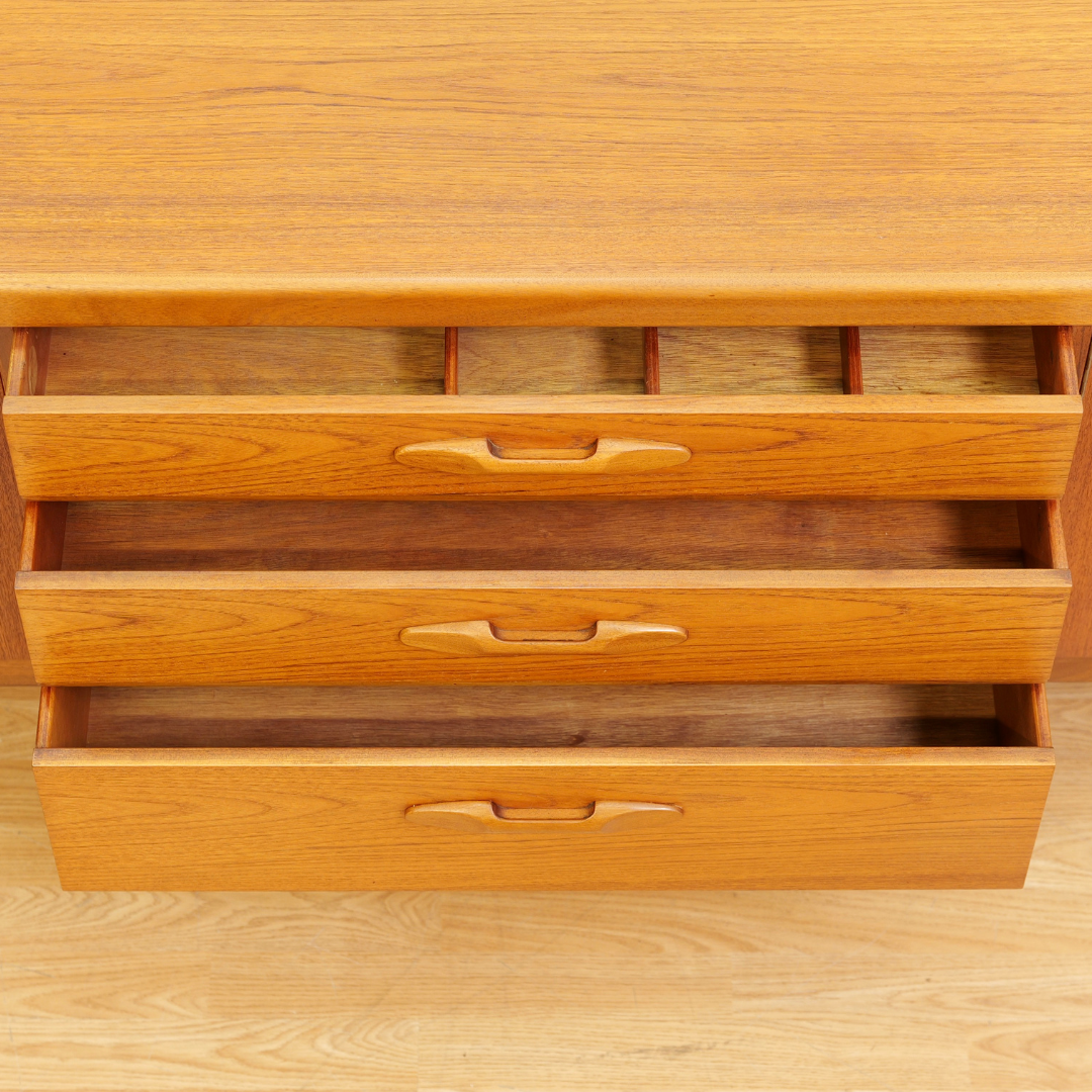 LONG MID CENTURY TEAK CREDENZA BY NATHAN FURNITURE OF LONDON