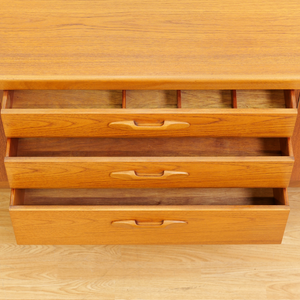 LONG MID CENTURY TEAK CREDENZA BY NATHAN FURNITURE OF LONDON