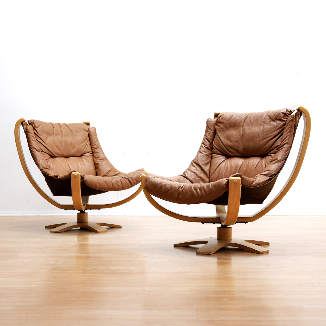 PAIR OF MID CENTURY DANISH TAN LEATHER SKIPPER CHAIRS