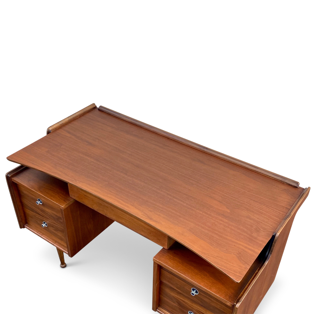 MID CENTURY WALNUT DESK BY HOOKER FURNITURE