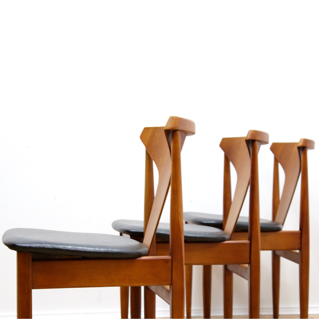 SET OF SIX MID CENTURY DINING CHAIRS BY ELLIOTS OF NEWBURY