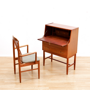 MID CENTURY TEAK DANISH DESK BUREAU BY JENTIQUE FURNITURE