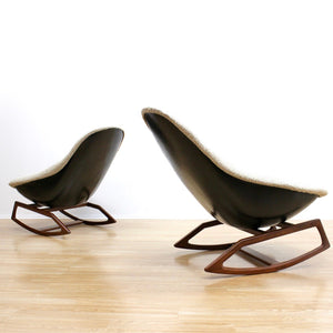 PAIR OF 1960S GEMINI ROCKING POD CHAIRS BY WALTER S. CHENERY FOR LURASHELL