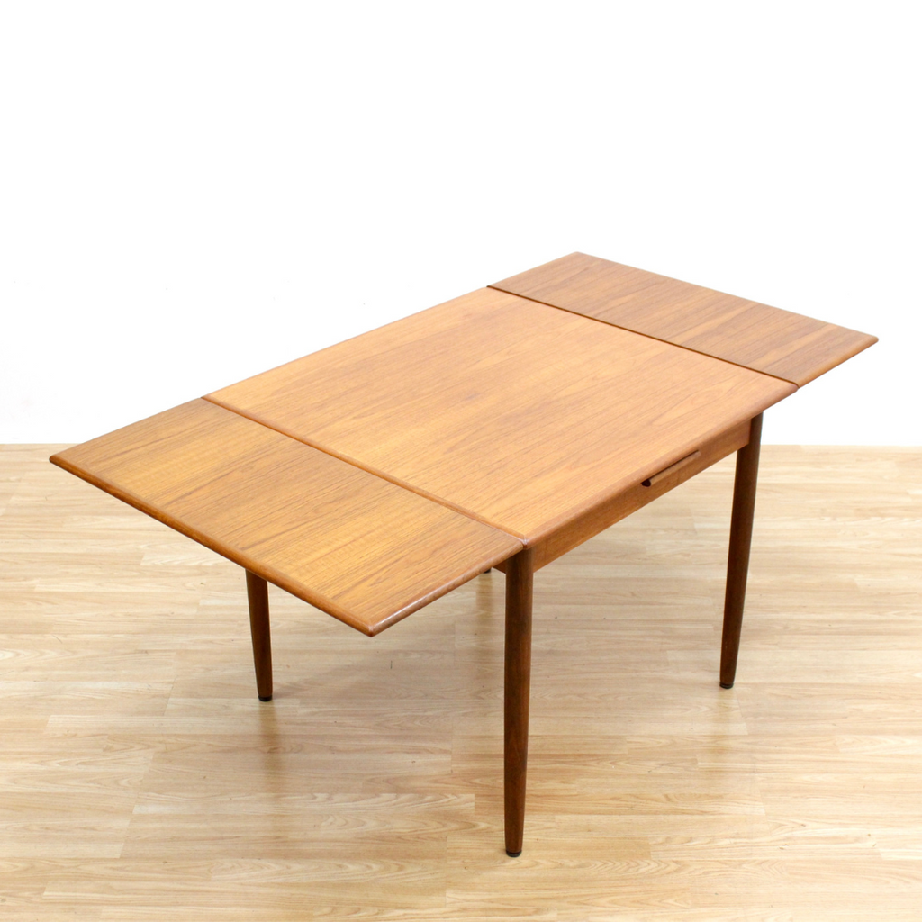 MID CENTURY DANISH EXTENDING DINING TABLE BY AM MOBLER