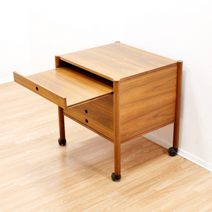 DANISH MODERN LIVING ROOM END TABLE IN WALNUT