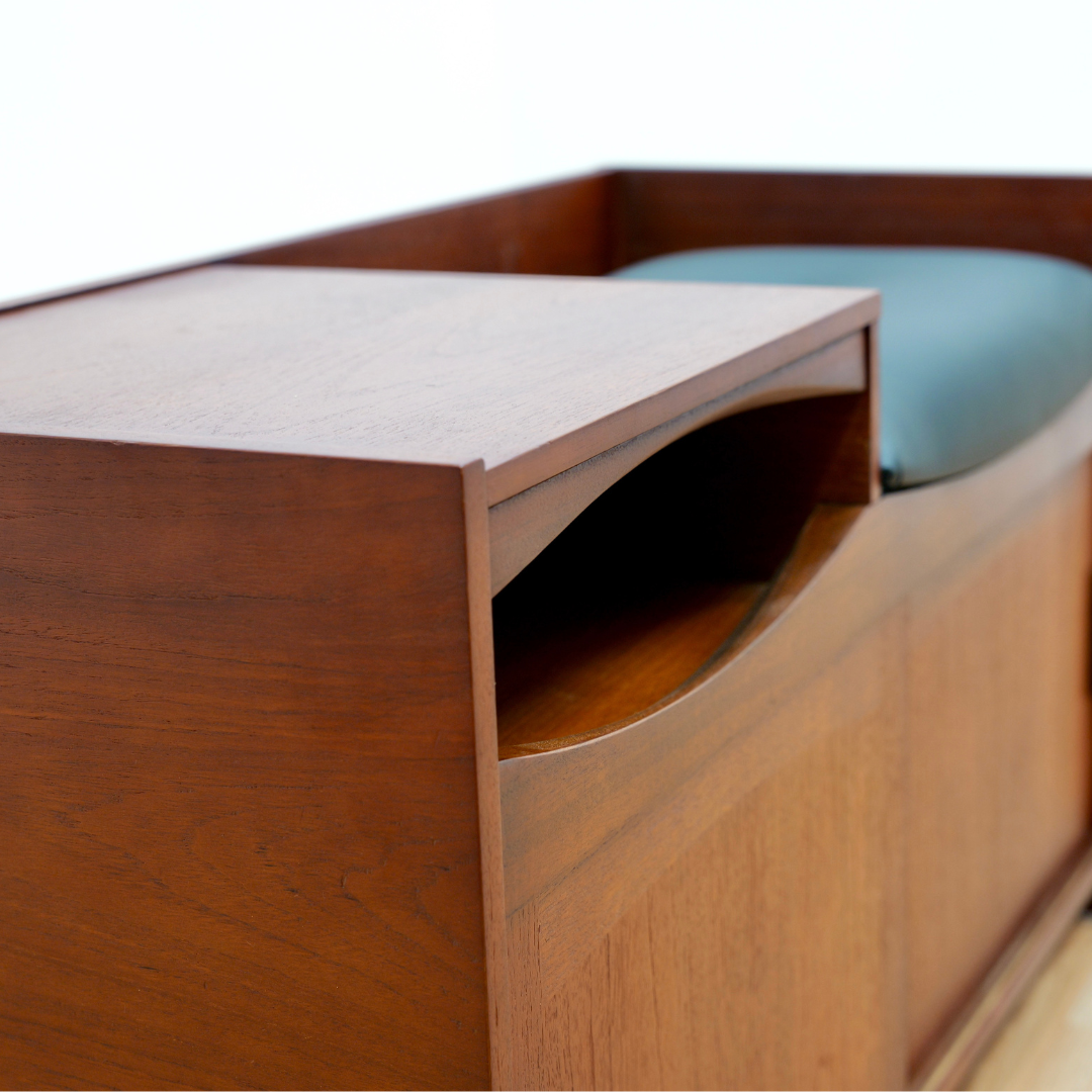 MID CENTURY ENTRYWAY BENCH IN TEAK BY CHIPPY HEATH