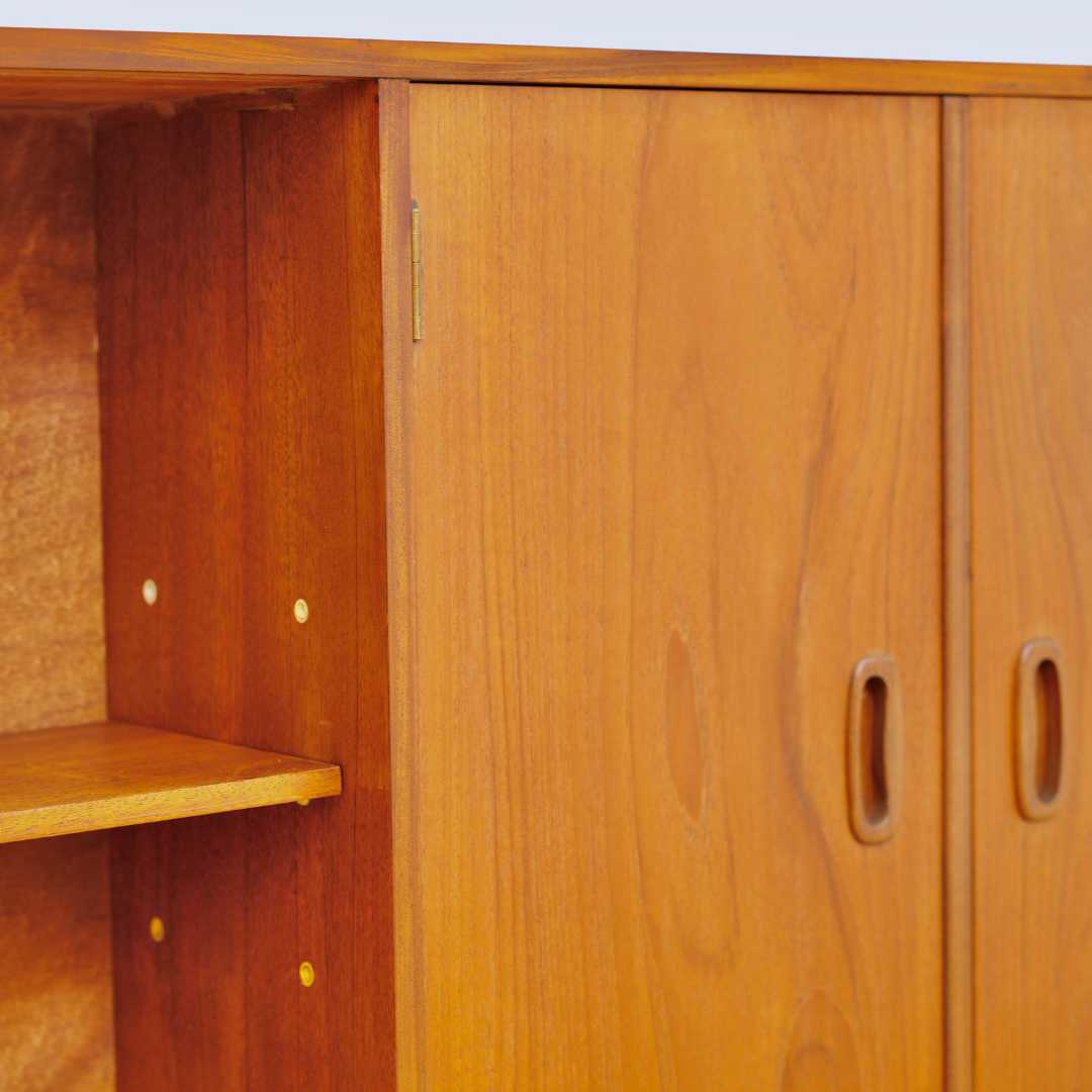 SLIM MID CENTURY DANISH TEAK SIDEBOARD DISPLAY CABINET