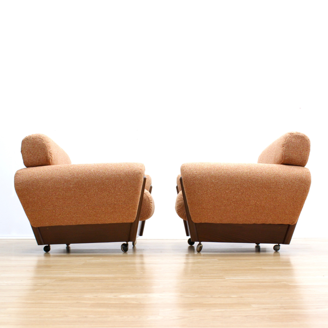 PAIR OF MID CENTURY LOUNGE CHAIRS IN ORANGE WEAVE BOUCLE