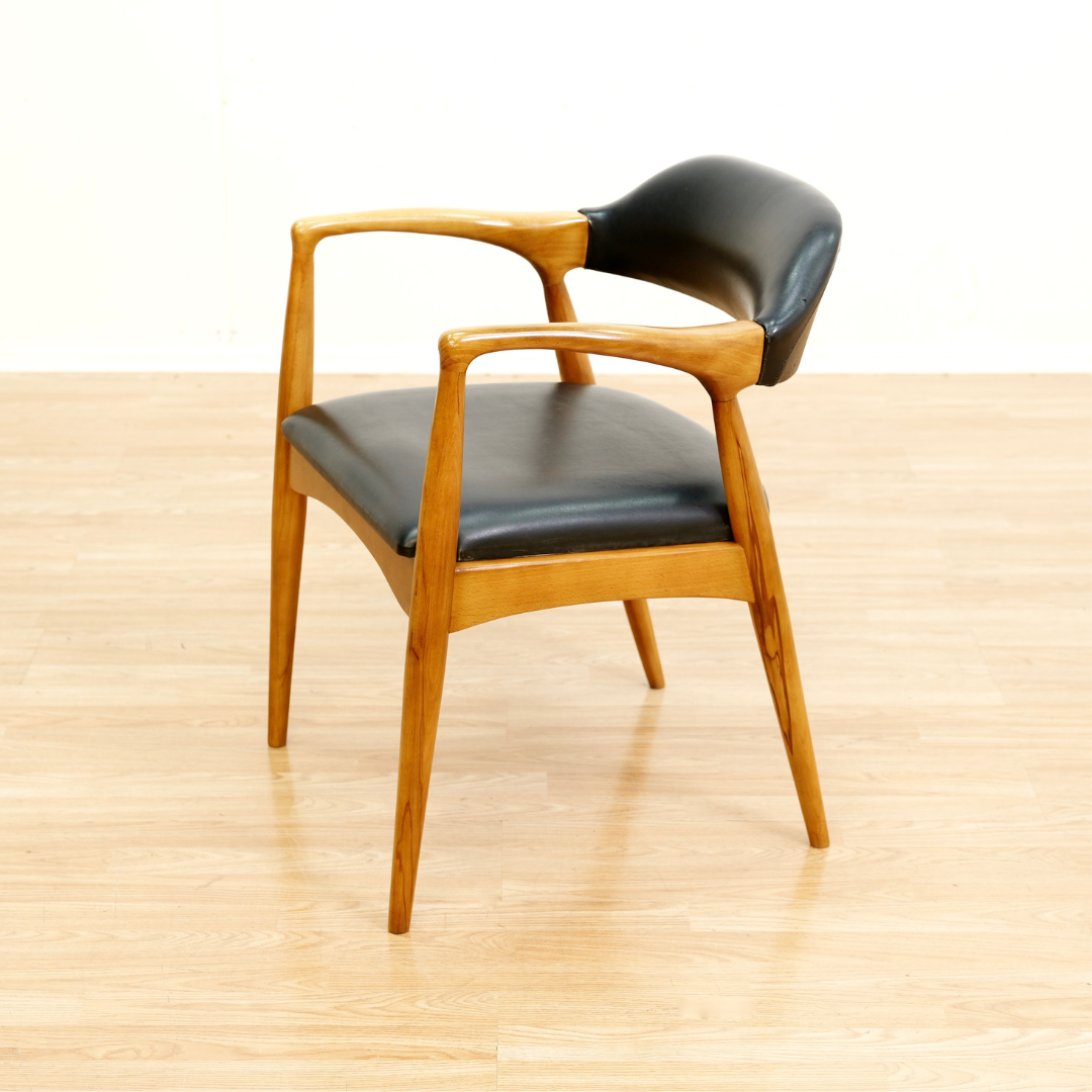 MID CENTURY ENGLISH DESK CHAIR IN OAK
