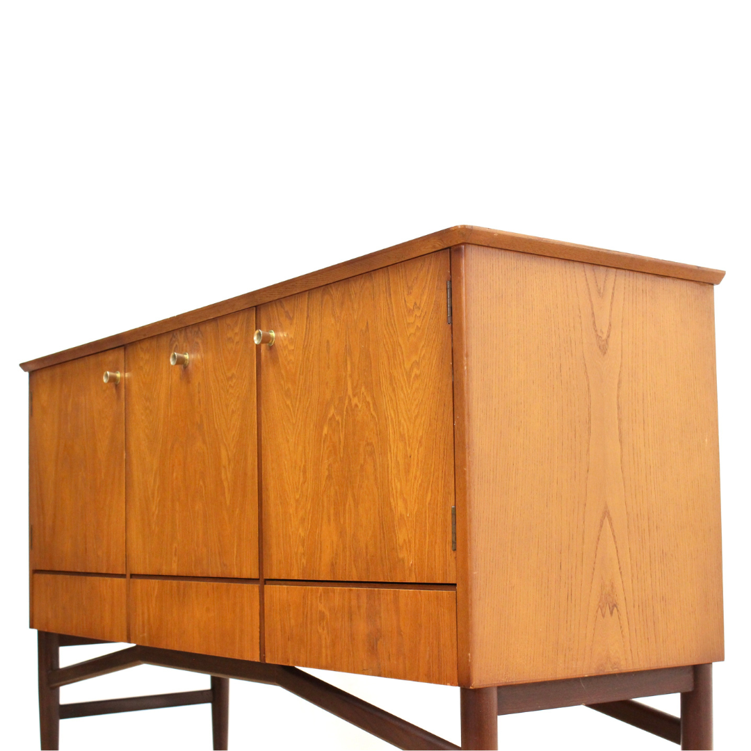 MID CENTURY TEAK CREDENZA BY MEREDEW FURNITURE