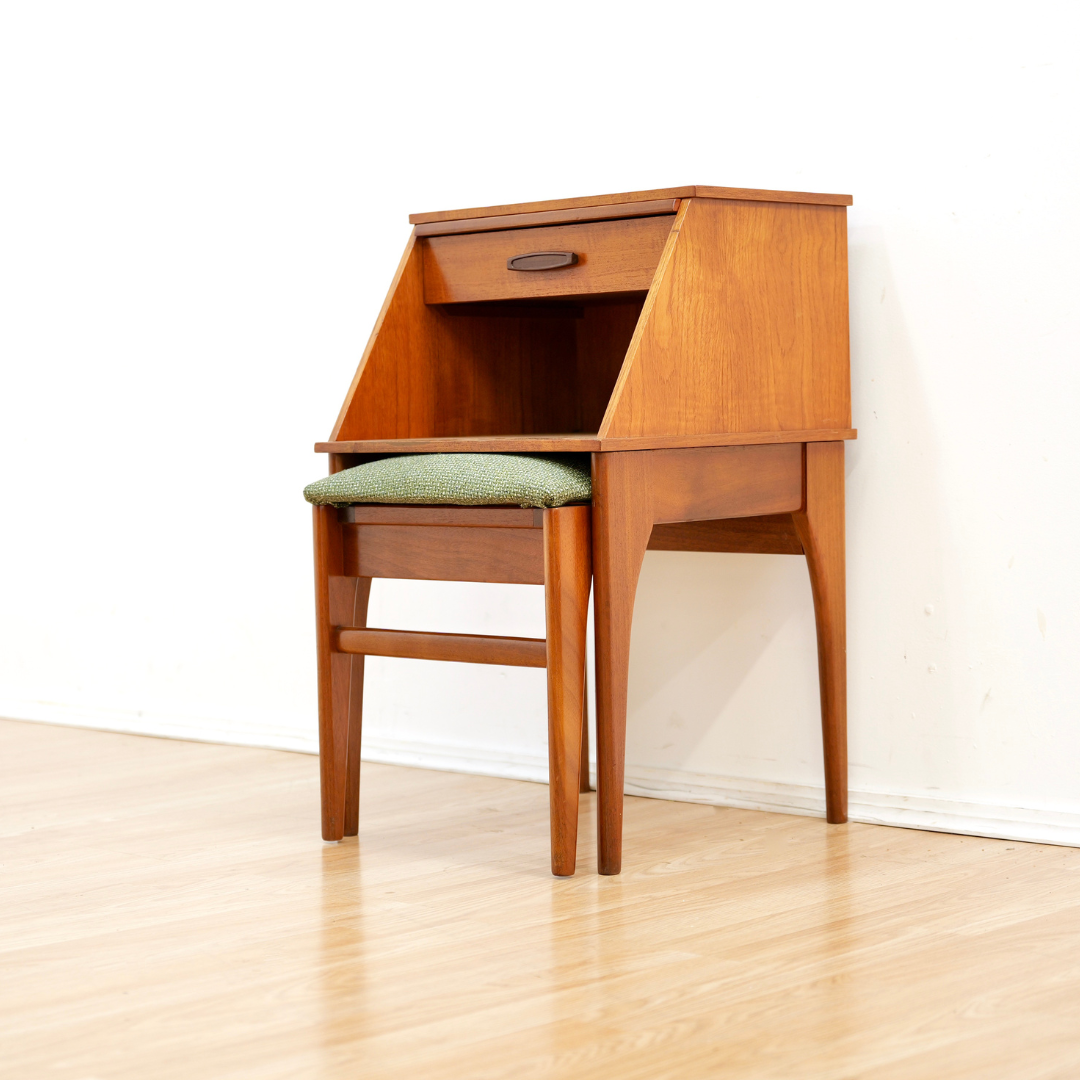 MID CENTURY ENTRYWAY SIDE TABLE BY CHIPPY HEATH