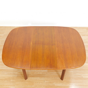 MID CENTURY EXTENDING TEAK DINING TABLE BY G PLAN