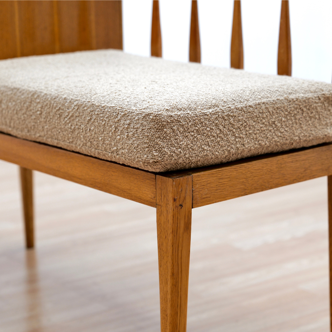 MID CENTURY ENTRYWAY BENCH IN OAK & BOUCLE