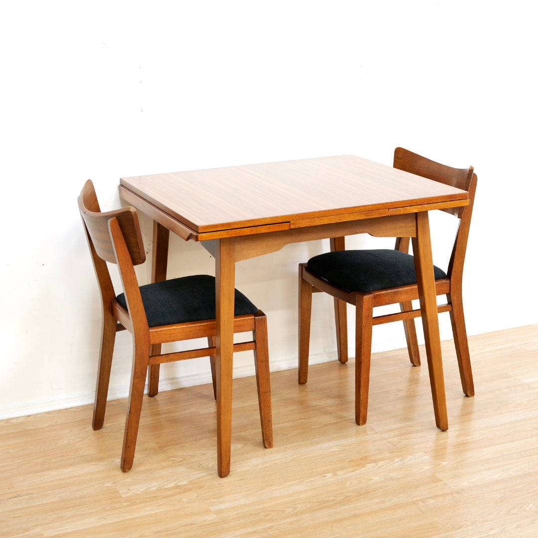 MID CENTURY EXTENDING DINING TABLE AND FOUR CHAIRS BY E GOMME