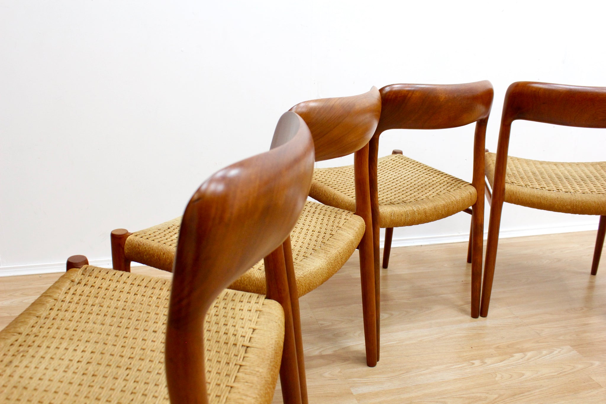 DANISH MODERN MODEL 75 DINING CHAIRS BY NIELS MOLLER