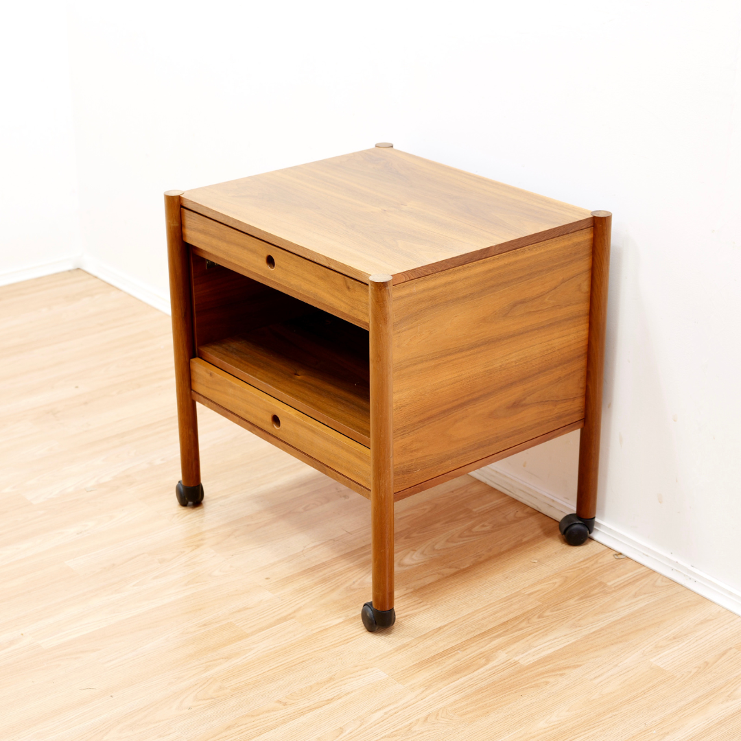 DANISH MODERN LIVING ROOM END TABLE IN WALNUT
